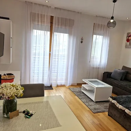 Apartment Gea 24 Sa Garazom